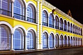 Mexiko, Bundesstaat Campeche, Campeche, von der UNESCO zum Weltkulturerbe erklärte Festungsstadt, Rathausfassade bei Nacht