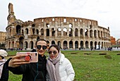 Italien, Latium, Rom, Kolosseum, chinesische Touristen