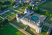 Frankreich, Indre, Berry, Loire-Schlösser, Chateau de Valencay (Luftaufnahme)