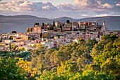 Frankreich, Vaucluse, regionaler Naturpark Luberon, Roussillon, ausgezeichnet mit dem Prädikat der schönsten Dörfer Frankreichs