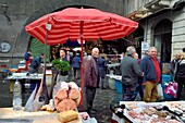 Italien, Sizilien, Catania, Barockstadt auf der Liste des UNESCO-Weltkulturerbes, der morgendliche Fischmarkt Pescheria auf der Piazza Alonzo di Benedetto