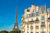 Frankreich, Paris, Haussmanien-Gebäude und Eiffelturm, 15. Arrondissement