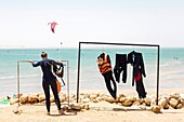 Marocco, Oued Ed-Dahab, Dakhla, PK25 Resort, young woman on a beach after a kite-surfing session