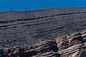 Italien, Sizilien, Äolische Inseln, die zum UNESCO-Welterbe gehören, Vulcano, Wanderung um den zentralen Krater