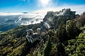 Italien, Sizilien, Erice, befestigte mittelalterliche Stadt oberhalb von Trapani, Torretta Pepoli und Castello di Venere, normannische Festung aus dem 12.