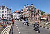 Belgien, Ostflandern, Gent, Grasbrug-Brücke, die die Lys überspannt und die Graslei (Kräuterkai) und die Korenlei (Weizenkai) verbindet