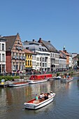 Belgien, Ostflandern, Gent, Kraanlei (Quai de la Grue), entlang der Lys, Ausflugsboote