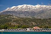 Greece, Crete, Agia Galini, Paralia Agia Galini, beach with Mount Ida (or Mount Psiloritis) rising to 2,456 meters