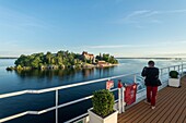 United States, New York State, Chippewa Bay, the island and the Singer family castle on the St. Lawrence River in the Thousand Islands