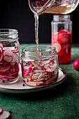 Production of pickled radish in preserving jars