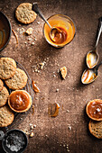 Caramel biscuits with sea salt and spoons