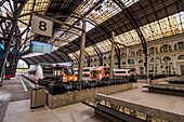 Das Innere des Bahnhofs Estacio de Franca (Franca-Bahnhof), Barcelona, Katalonien, Spanien, Europa