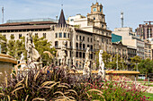 Gebäude rund um den Katalonien-Platz (Placa de Catalunya), Barcelona, Katalonien, Spanien, Europa