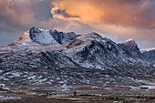 Sunrise over the mountains of Assynt in winter, Ben Mor Coigach, Beinn Tarsuinn, and Sgurr an Fhidhleir, Assynt-Coigach National Scenic Area, Assynt, Inverpolly, Sutherland, Scottish Highlands, Scotland, United Kingdom, Europe