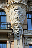 Detail der Jugendstilfassade des Gebäudes in der Albertstraße, Werk des Architekten Michail Eisenstein, UNESCO-Welterbe, Riga, Lettland, Baltikum, Europa