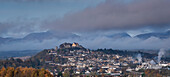 Panoramabild der Stadt Stirling und Stirling Castle im Herbst, Stirling, Stirlingshire, Schottland, Vereinigtes Königreich, Europa