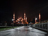 Sultanahmet Camii (Blaue Moschee) bei Nacht beleuchtet, UNESCO-Welterbe, Istanbul, Türkei, Europa