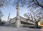 Außenansicht der Sultanahmet Camii (Blaue Moschee) bei Sonnenaufgang, UNESCO-Welterbestätte, Istanbul, Türkei, Europa