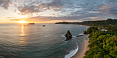 Luftaufnahme des Manuel Antonio Strandes, Manuel Antonio Nationalpark, Provinz Puntarenas, Costa Rica, Mittelamerika