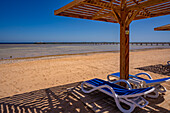 View of sun loungers on beach near Sahl Hasheesh, Sahl Hasheesh, Hurghada, Red Sea Governorate, Egypt, North Africa, Africa