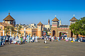 Orthodoxe Frauen beten bei der Osterzeremonie, Koptische Kathedrale St. Mariam, Asmara, Eritrea, Afrika