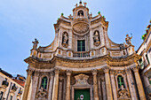 Die Fassade der antiken königlichen und bedeutenden Stiftsbasilika Unserer Lieben Frau von den Almosen in Catania, Sizilien, Italien, Mittelmeerraum, Europa