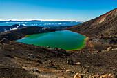 Emerald lake on volcano slope, Tongariro National Park, UNESCO World Heritage Site, North Island, New Zealand, Pacific