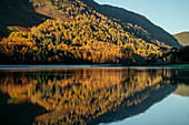 Buttermere in der Morgendämmerung, Lake-District-Nationalpark, UNESCO-Welterbe, Cumbria, England, Vereinigtes Königreich, Europa