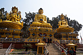 Goldene Buddha-Statuen im Swayambhu-Buddha-Park, Ring Road, Shakya-Mahakala-Tempel, Kathmandu, Nepal, Asien