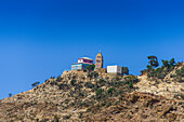 Kleine Kirche auf einem Hügel an der Straße von Asmara nach Qohaito, Eritrea, Afrika