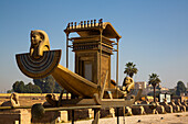 Das Boot des Pharao, Allee der Sphinxen, UNESCO-Welterbe, Luxor, Ägypten, Nordafrika, Afrika