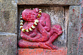 In Steinmauer gehauene Figur, Kamakhya-Tempel, Guwahati, Assam, Indien, Asien