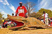 Die traditionelle Kulamba-Zeremonie des Chewa-Volkes aus Sambia, Mosambik und Malawi, die jährlich am letzten Samstag im August zu Ehren ihres Häuptlings Kalonga Gaia Uni in der Nähe von Katete, Ostprovinz, Sambia, Afrika, stattfindet