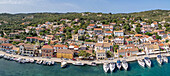 Luftaufnahme von Gaios, dem wichtigsten Hafen auf der Insel Paxos, Paxos, Ionische Inseln, Griechische Inseln, Griechenland, Europa