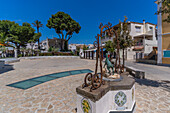 View of ornate well in Piazza Edwin Cerio, town square, Anacapri, Isle of Capri, Campania, Italy, Mediterranean, Europe