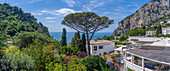 Blick auf Villen und Meereslandschaft von Capri-Stadt, Insel Capri, Bucht von Neapel, Kampanien, Italien, Mittelmeer, Europa