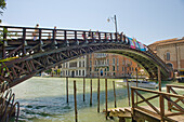 Ponte de l'Accademia, a wooden bridge spanning the Grand Canal at the site of the Galleria de l'Accademia, Venice, UNESCO World Heritage Site, Veneto, Italy, Europe