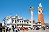 Die Biblioteca Marciana (Markusbibliothek), neben dem Campanile-Turm auf der Piazza San Marco (Markusplatz), Venedig, UNESCO-Weltkulturerbe, Venetien, Italien, Europa