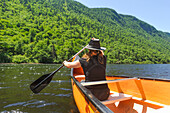 Kanu auf dem Jacques-Cartier-Fluss, Jacques-Cartier-Nationalpark, Provinz Québec, Kanada, Nordamerika