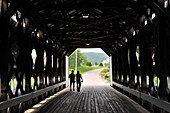 Überdachte Brücke, Saguenay-Nationalpark, Bezirk Riviere-Eternite, Provinz Quebec, Kanada, Nordamerika