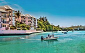 Flatt's Inlet, ein Kanal, der das Binnengewässer Harrington Sound mit dem Atlantischen Ozean verbindet und in dem sich das Bermuda Aquarium, Museum und der Zoo befinden, Bermuda, Atlantik, Nordamerika