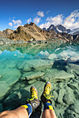 Entspannen am Alpensee, Valmalenco in Valtellina, Provinz Sondrio, Region Lombardei, Italien, Europa