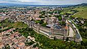 Luftaufnahme der Zitadelle Cite de Carcassonne, UNESCO-Weltkulturerbe, Carcassonne, Aude, Okzitanien, Frankreich, Europa