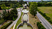 Luftaufnahme des Canal du Midi bei Carcassonne, UNESCO-Welterbe, Aude, Okzitanien, Frankreich, Europa