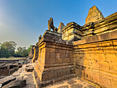 Pre Rup Temple, a Hindu temple at Angkor built in 961 for Khmer king Rajendravarman of laterite and sandstone, UNESCO World Heritage Site, Cambodia, Indochina, Southeast Asia, Asia