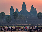 Angkor Wat, UNESCO-Weltkulturerbe, eine hinduistisch-buddhistische Tempelanlage bei Siem Reap, Kambodscha, Indochina, Südostasien, Asien