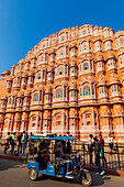 Die Fassade des Hawa Mahal (Palast der Winde), Jaipur, Rajasthan, Indien, Südasien, Asien