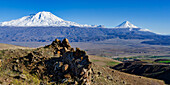 Der Berg Ararat und der Kleine Ararat, Dogubayazit, Türkei, Kleinasien, Asien