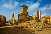 Ruine eines zerbombten Hauses in der alten Hafenstadt Massawa, Eritrea, Afrika