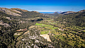 Luftaufnahme des schönen Tals hinter Pollenca, Mallorca, Balearen, Spanien, Mittelmeer, Europa